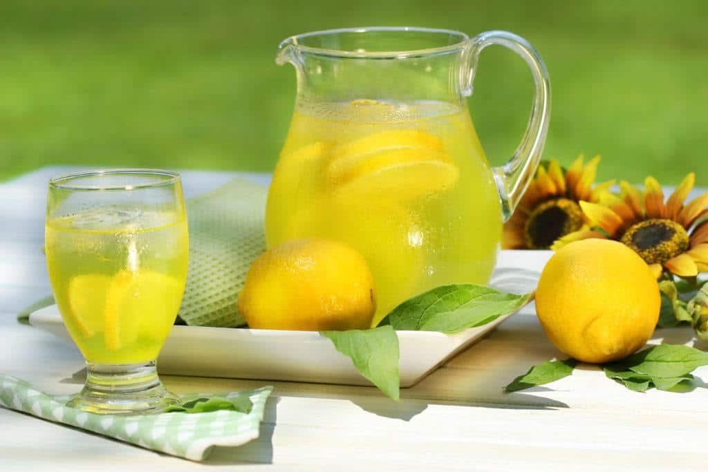 homemade detox drinks:lemonade cleanse